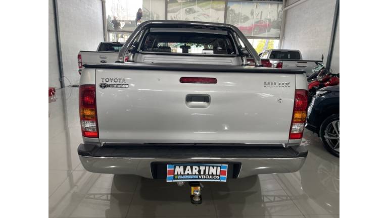 TOYOTA - HILUX - 2010/2010 - Prata - R$ 109.900,00