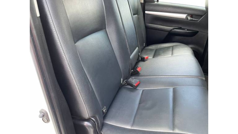 TOYOTA - HILUX - 2017/2017 - Branca - R$ 187.000,00