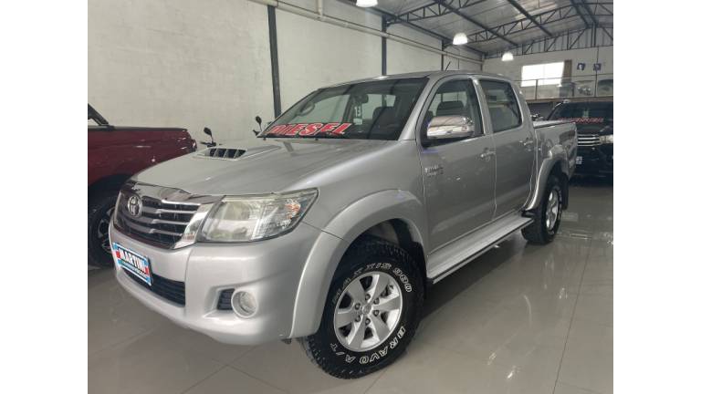 TOYOTA - HILUX - 2013/2013 - Prata - R$ 135.000,00