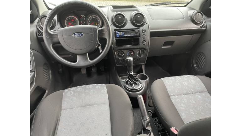 FORD - FIESTA - 2014/2014 - Prata - R$ 32.500,00