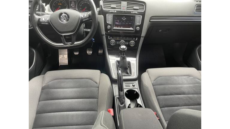 VOLKSWAGEN - GOLF - 2015/2015 - Branca - R$ 79.900,00