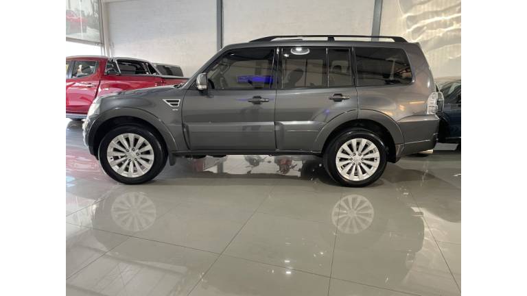 MITSUBISHI - PAJERO FULL - 2016/2016 - Cinza - R$ 168.000,00