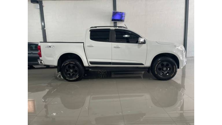 CHEVROLET - S10 - 2016/2016 - Branca - R$ 132.900,00