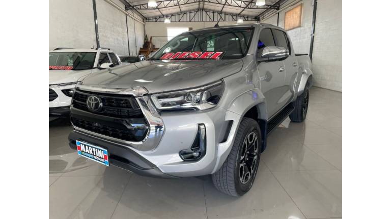 TOYOTA - HILUX - 2024/2024 - Prata - R$ 288.900,00