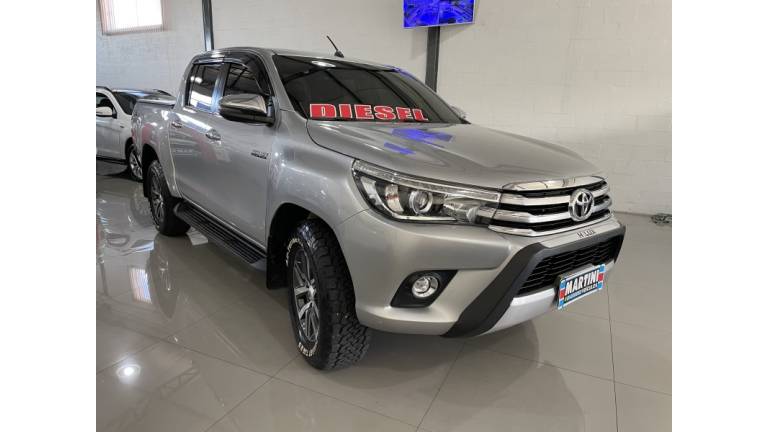 TOYOTA - HILUX - 2018/2018 - Prata - R$ 195.000,00