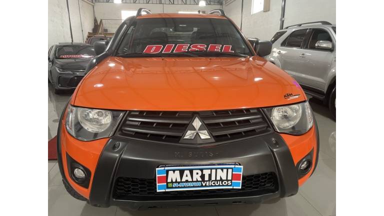 MITSUBISHI - L200 TRITON - 2015/2016 - Laranja - R$ 139.000,00