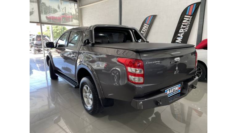 MITSUBISHI - L200 TRITON - 2018/2018 - Cinza - R$ 146.000,00