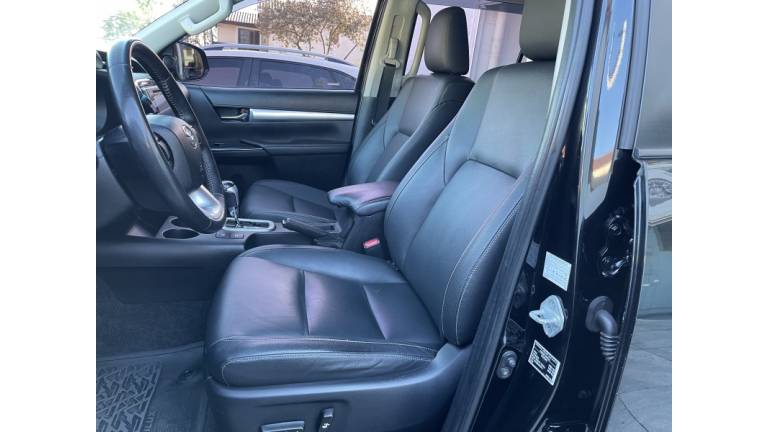 TOYOTA - HILUX - 2018/2018 - Preta - R$ 182.000,00