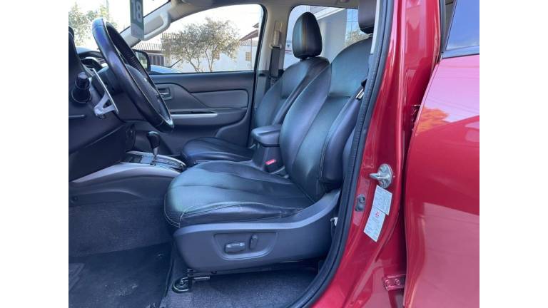 MITSUBISHI - L200 TRITON - 2018/2018 - Vermelha - R$ 148.900,00