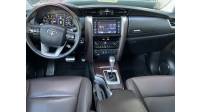 TOYOTA - HILUX SW4 - 2017/2017 - Branca - R$ 215.000,00