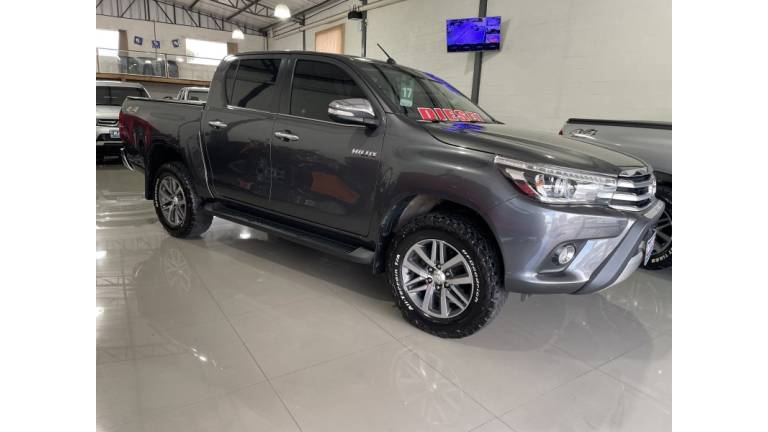 TOYOTA - HILUX - 2017/2017 - Cinza - R$ 187.000,00