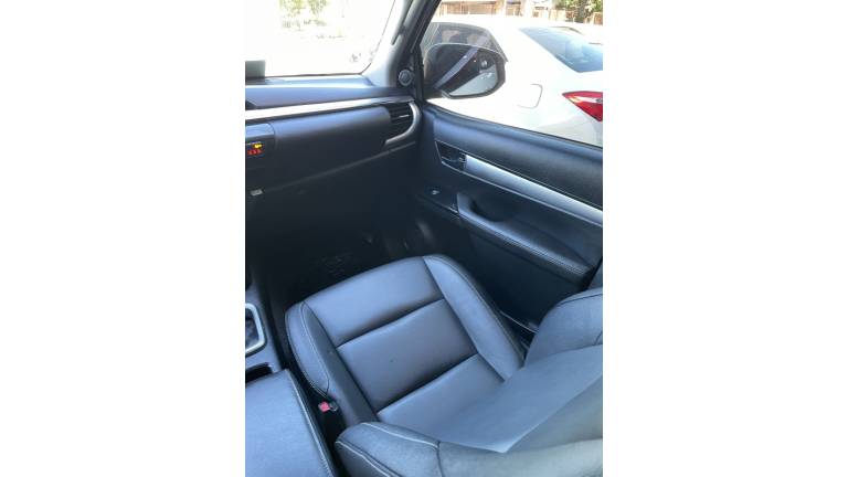 TOYOTA - HILUX - 2022/2022 - Branca - R$ 228.000,00