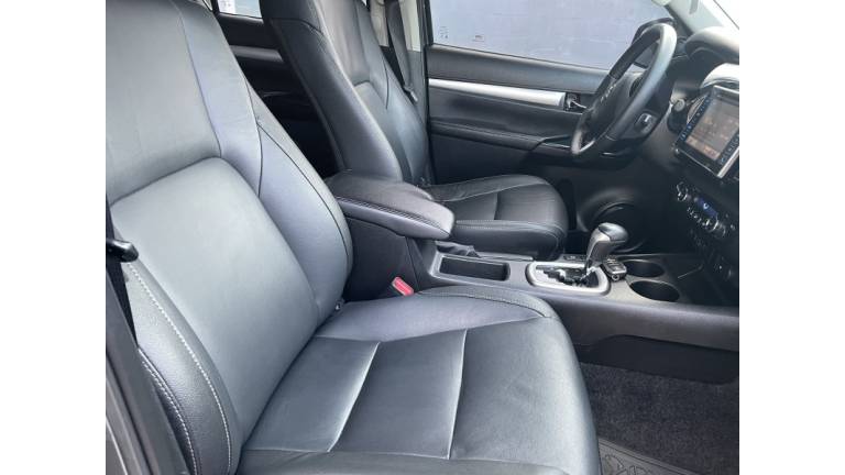 TOYOTA - HILUX - 2017/2017 - Cinza - R$ 187.000,00