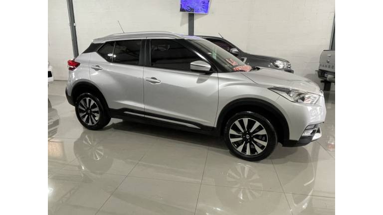 NISSAN - KICKS - 2018/2018 - Prata - R$ 82.900,00