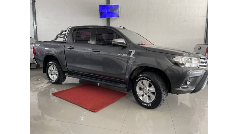 TOYOTA - HILUX - 2018/2018 - Cinza - R$ 185.000,00