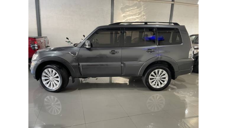 MITSUBISHI - PAJERO FULL - 2016/2016 - Cinza - R$ 168.000,00
