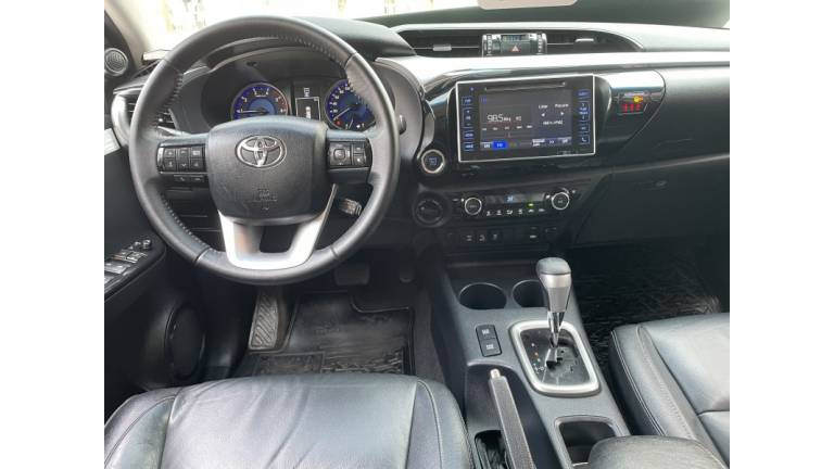 TOYOTA - HILUX - 2016/2016 - Prata - R$ 185.000,00