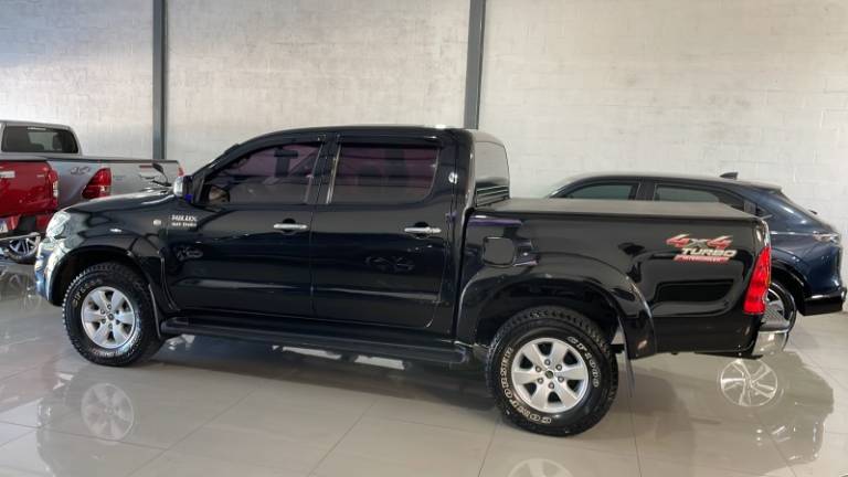 TOYOTA - HILUX - 2011/2011 - Preta - R$ 119.000,00