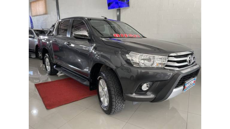 TOYOTA - HILUX - 2018/2018 - Cinza - R$ 185.000,00