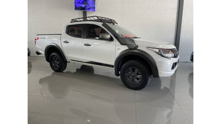 MITSUBISHI - L200 TRITON - 2023/2023 - Branca - R$ 156.000,00