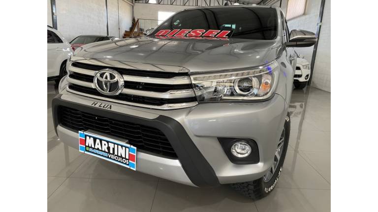 TOYOTA - HILUX - 2018/2018 - Prata - R$ 195.000,00