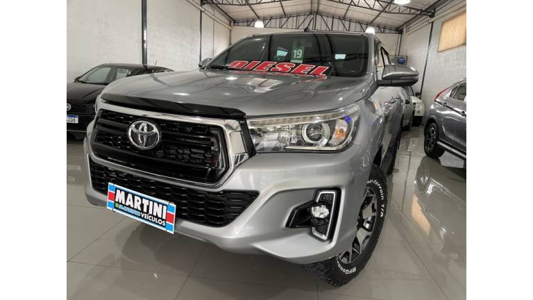 TOYOTA - HILUX - 2019/2019 - Prata - R$ 210.000,00