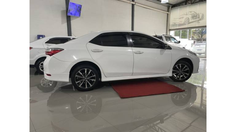 TOYOTA - COROLLA - 2018/2018 - Branca - R$ 102.000,00