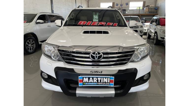 TOYOTA - HILUX SW4 - 2014/2014 - Branca - R$ 144.900,00