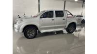 TOYOTA - HILUX - 2010/2010 - Prata - R$ 109.900,00