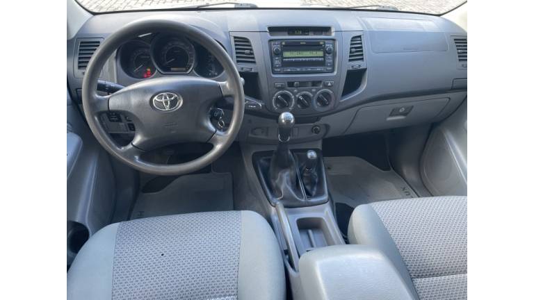 TOYOTA - HILUX - 2010/2010 - Prata - R$ 109.900,00