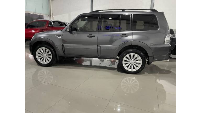 MITSUBISHI - PAJERO FULL - 2016/2016 - Cinza - R$ 168.000,00