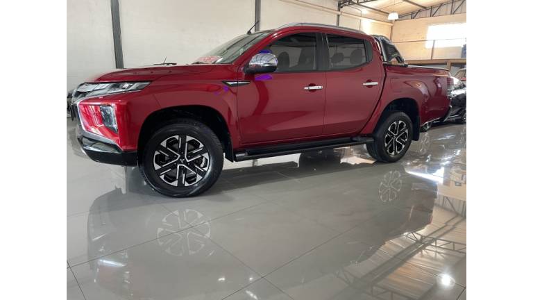 MITSUBISHI - L200 TRITON - 2023/2023 - Vermelha - R$ 220.000,00