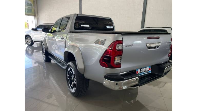 TOYOTA - HILUX - 2024/2024 - Prata - R$ 288.900,00