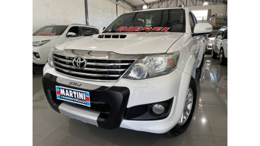 TOYOTA - HILUX SW4 - 2014/2014 - Branca - R$ 144.900,00