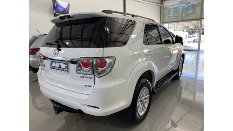 TOYOTA - HILUX SW4 - 2014/2014 - Branca - R$ 144.900,00