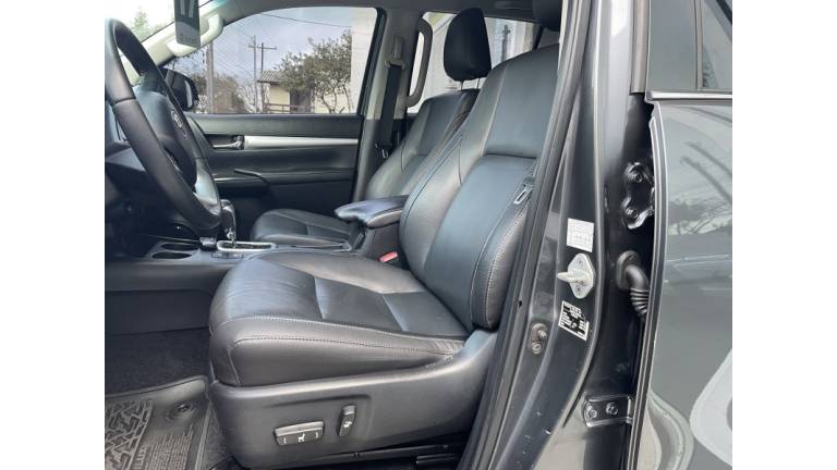 TOYOTA - HILUX - 2017/2017 - Cinza - R$ 187.000,00