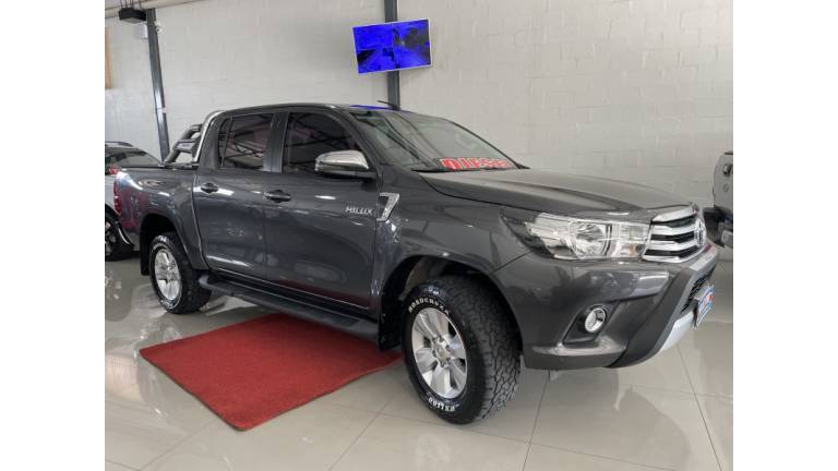 TOYOTA - HILUX - 2018/2018 - Cinza - R$ 185.000,00