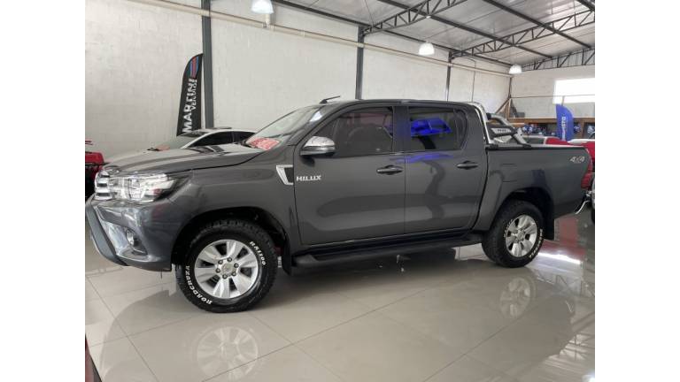 TOYOTA - HILUX - 2018/2018 - Cinza - R$ 185.000,00