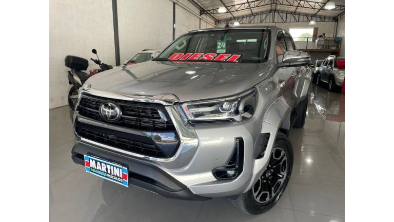 TOYOTA - HILUX - 2024/2024 - Prata - R$ 288.900,00