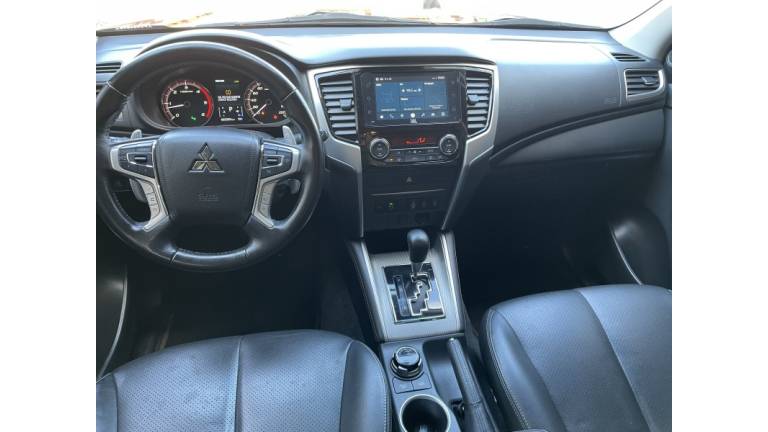 MITSUBISHI - L200 TRITON - 2023/2023 - Vermelha - R$ 220.000,00