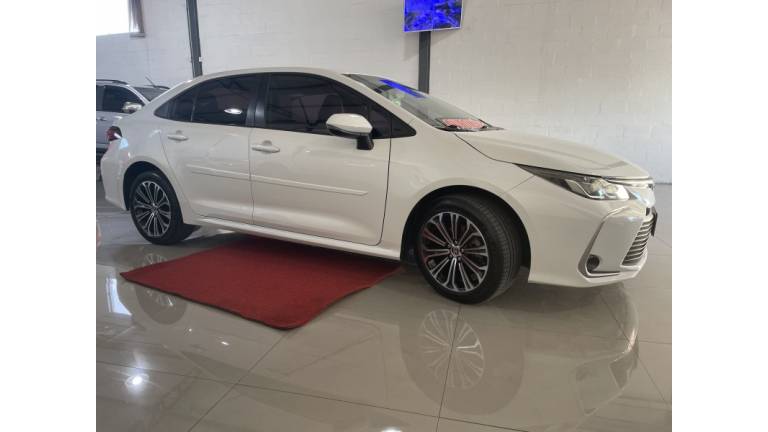 TOYOTA - COROLLA - 2022/2022 - Branca - R$ 127.000,00