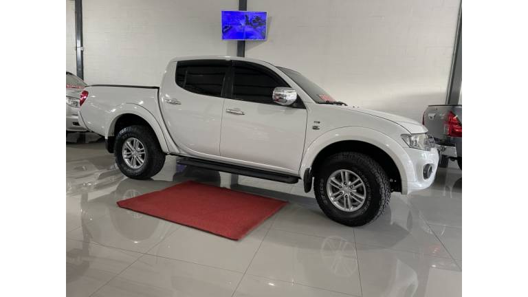 MITSUBISHI - L200 TRITON - 2015/2015 - Branca - R$ 127.000,00