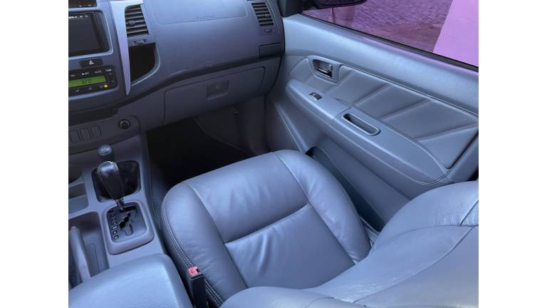 TOYOTA - HILUX - 2011/2011 - Preta - R$ 119.000,00