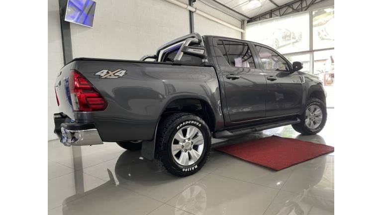 TOYOTA - HILUX - 2018/2018 - Cinza - R$ 185.000,00