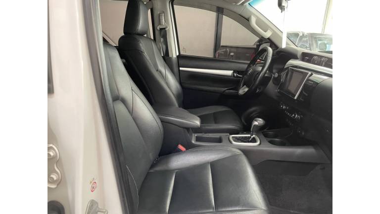 TOYOTA - HILUX - 2018/2018 - Branca - R$ 195.000,00